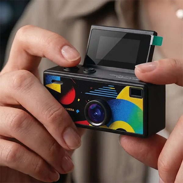 Porodo Mini Thumb Camera with Flip TFT Display - Black - mobile shop in Hamra, Beirut, Lebanon. New and used phones, iPhone, Samsung, Huawei, Xiaomi, Oppo, Realme, Honor, Google Pixel, tablets, laptops, computers, and accessories. متجر موبايلات في الحمرا، بيروت، لبنان. هواتف جديدة ومستعملة، آيفون، سامسونج، هواوي، شاومي، أوبو، ريلمي، هونر، جوجل بيكسل، أجهزة لوحية، لابتوبات، كمبيوترات، واكسسوارات.