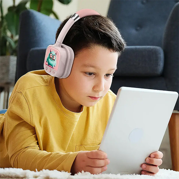 Porodo Soundtec Yotowave Kids Headphone - Pink - mobile shop in Hamra, Beirut, Lebanon. New and used phones, iPhone, Samsung, Huawei, Xiaomi, Oppo, Realme, Honor, Google Pixel, tablets, laptops, computers, and accessories. متجر موبايلات في الحمرا، بيروت، لبنان. هواتف جديدة ومستعملة، آيفون، سامسونج، هواوي، شاومي، أوبو، ريلمي، هونر، جوجل بيكسل، أجهزة لوحية، لابتوبات، كمبيوترات، واكسسوارات.