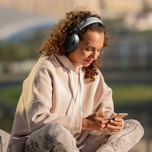 Porodo Soundtec Onyx Sonic Smart Headphone BT With Micro Memory -BLACK - mobile shop in Hamra, Beirut, Lebanon. New and used phones, iPhone, Samsung, Huawei, Xiaomi, Oppo, Realme, Honor, Google Pixel, tablets, laptops, computers, and accessories. متجر موبايلات في الحمرا، بيروت، لبنان. هواتف جديدة ومستعملة، آيفون، سامسونج، هواوي، شاومي، أوبو، ريلمي، هونر، جوجل بيكسل، أجهزة لوحية، لابتوبات، كمبيوترات، واكسسوارات.