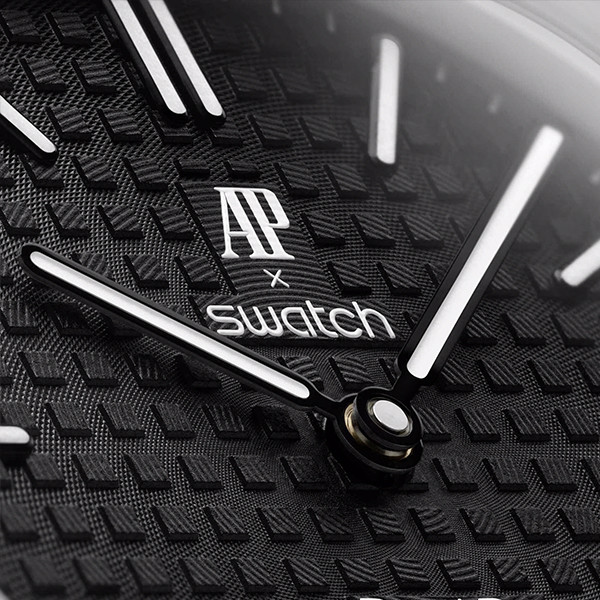 Audemars Piguet x Swatch | Royal Pop Collection-Ocho Negro - mobile shop in Hamra, Beirut, Lebanon. New and used phones, iPhone, Samsung, Huawei, Xiaomi, Oppo, Realme, Honor, Google Pixel, tablets, laptops, computers, and accessories. متجر موبايلات في الحمرا، بيروت، لبنان. هواتف جديدة ومستعملة، آيفون، سامسونج، هواوي، شاومي، أوبو، ريلمي، هونر، جوجل بيكسل، أجهزة لوحية، لابتوبات، كمبيوترات، واكسسوارات.