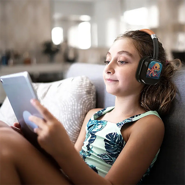 Porodo Soundtec Yotowave Kids Headphone - Orange+Black - mobile shop in Hamra, Beirut, Lebanon. New and used phones, iPhone, Samsung, Huawei, Xiaomi, Oppo, Realme, Honor, Google Pixel, tablets, laptops, computers, and accessories. متجر موبايلات في الحمرا، بيروت، لبنان. هواتف جديدة ومستعملة، آيفون، سامسونج، هواوي، شاومي، أوبو، ريلمي، هونر، جوجل بيكسل، أجهزة لوحية، لابتوبات، كمبيوترات، واكسسوارات.