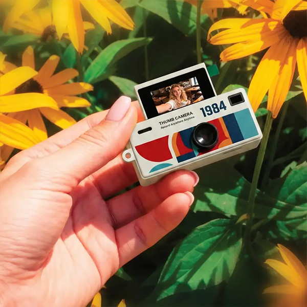 Porodo Mini Thumb Camera with Flip TFT Display - White - mobile shop in Hamra, Beirut, Lebanon. New and used phones, iPhone, Samsung, Huawei, Xiaomi, Oppo, Realme, Honor, Google Pixel, tablets, laptops, computers, and accessories. متجر موبايلات في الحمرا، بيروت، لبنان. هواتف جديدة ومستعملة، آيفون، سامسونج، هواوي، شاومي، أوبو، ريلمي، هونر، جوجل بيكسل، أجهزة لوحية، لابتوبات، كمبيوترات، واكسسوارات.