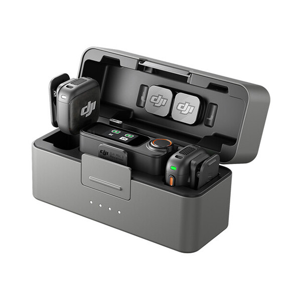 DJI Mic 3 2-Person Compact Wireless Microphone System/Recorder for Camera & Smartphone - mobile shop in Hamra, Beirut, Lebanon. New and used phones, iPhone, Samsung, Huawei, Xiaomi, Oppo, Realme, Honor, Google Pixel, tablets, laptops, computers, and accessories. متجر موبايلات في الحمرا، بيروت، لبنان. هواتف جديدة ومستعملة، آيفون، سامسونج، هواوي، شاومي، أوبو، ريلمي، هونر، جوجل بيكسل، أجهزة لوحية، لابتوبات، كمبيوترات، واكسسوارات.